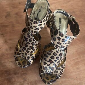 Size 8 Leopard Print Dollhouse Platform Sandals